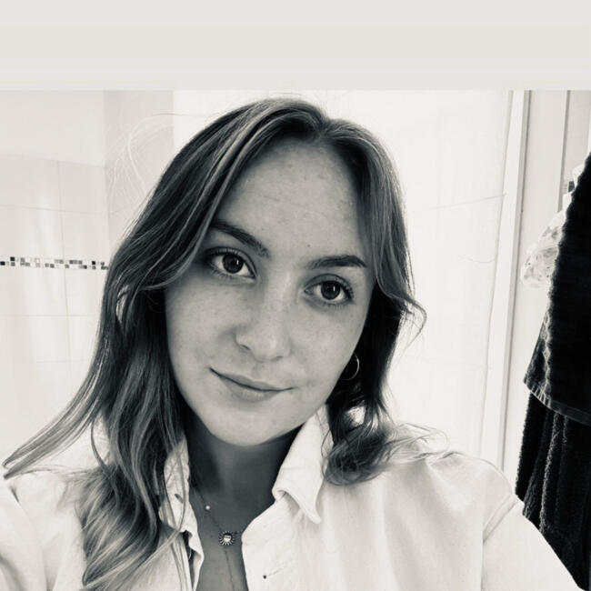 Babysitter in Baron-sur-Odon: Clara