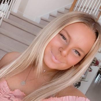 Babysitter in Monroe Township: Kristin