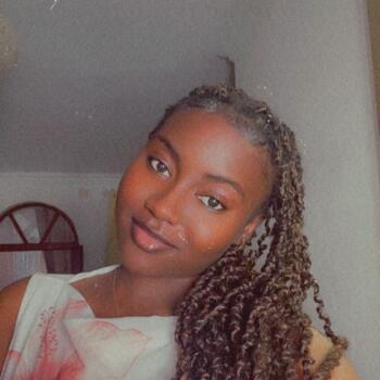 Babysitter in São Julião do Tojal: Djenabou