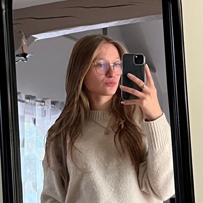 Babysitter in Cosnac: Clémence