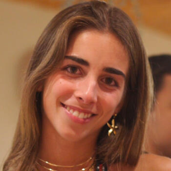 Babysitter em São Domingos de Rana: Clara