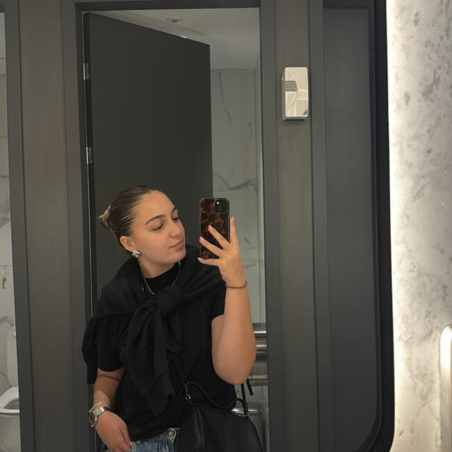 Babysitter in Výronas: Ηρω