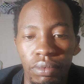 Nanny in Sharjah city: Resty