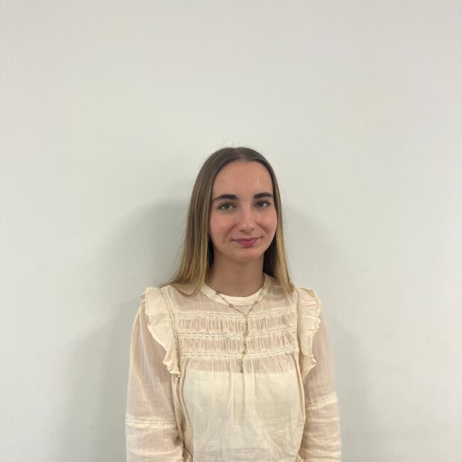 Babysitter in Angers: Khezile