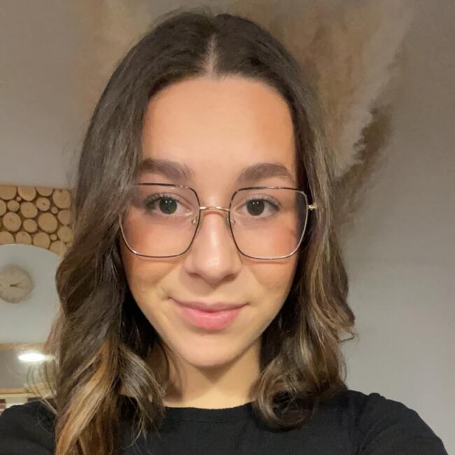 Babysitter in Toulon: Neïma