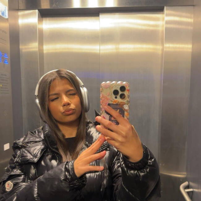 Babysitter in Agde: Yamina