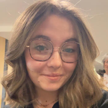 Babysitter in Saint-Georges-Haute-Ville: Charlotte