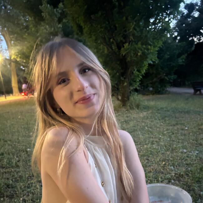 Babysitter in Lyon: Lisa
