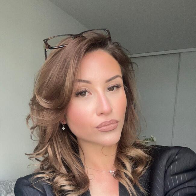 Babysitter in Paris: Clémence