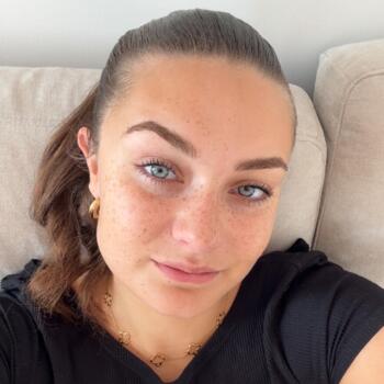 Babysitter in Torigny-les-Villes: Nora