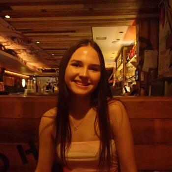 Babysitter in Cairns: Lara