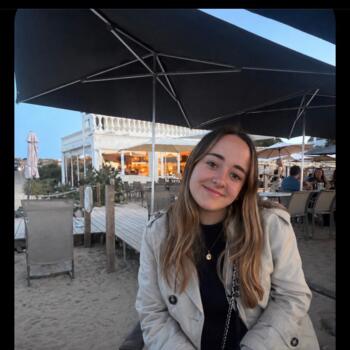 Babysitter in Chauvé: Elina
