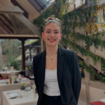 Babysitter in Cannes: Ninon