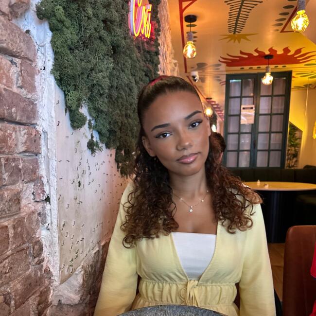 Babysitter in Combs-la-Ville: Shana