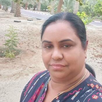 Ennūr में बेबीसिटर: Regina