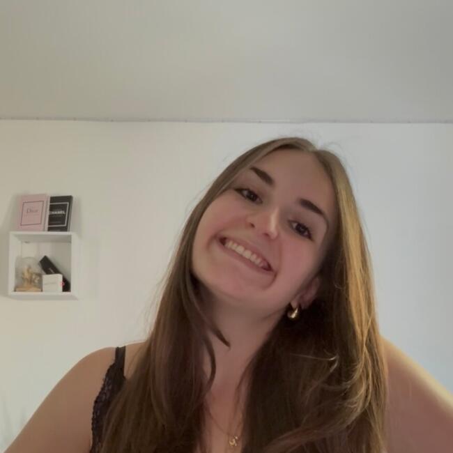 Babysitter in Ayguemorte-les-Graves: Maélyne
