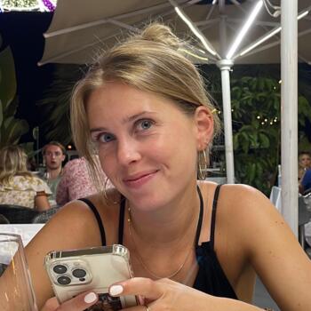 Babysitter in Huizen: Nina (oppas nodig in december?