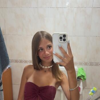 Babysitter in Marinha Grande: Nicole
