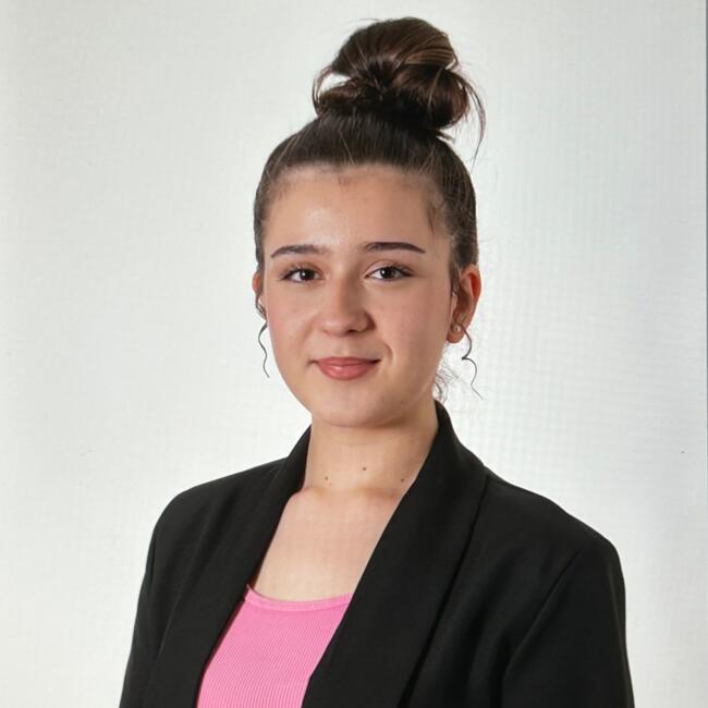 Baby-sitter in Bienne: Laura