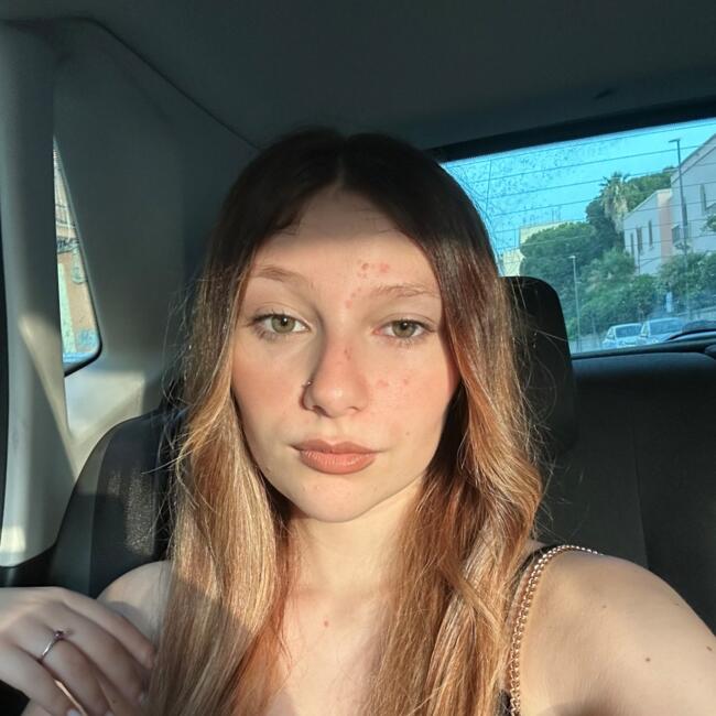 Babysitter in Syracuse: Myrea