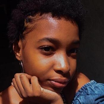 Babá Feira de Santana: Larissa