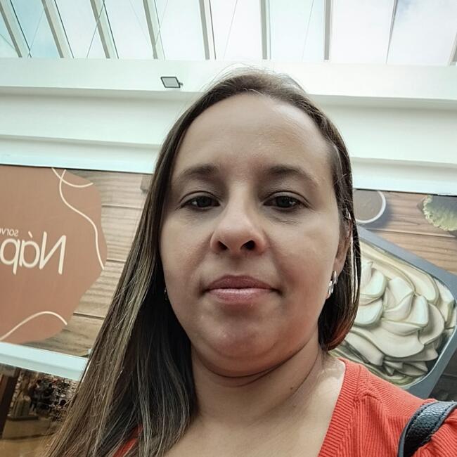 Babá em São José dos Campos: Tia Flavi