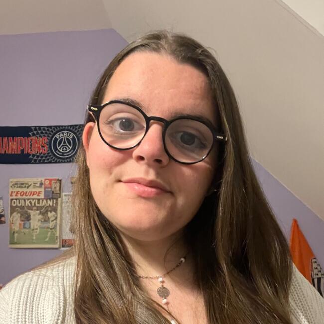 Babysitter in Combrit: Lea