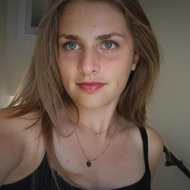 Babysitter in Saint-Maurice-de-Satonnay: Kristen