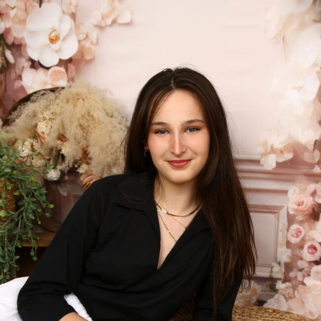 Babysitter in Miribel: Elsa