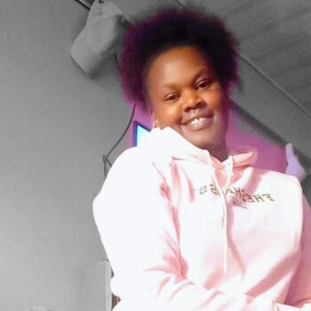 Nanny in Nairobi: Valencia