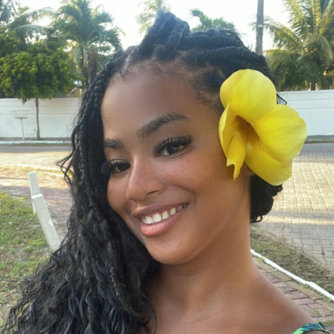 Babysitter in Salvador: Ellen maria