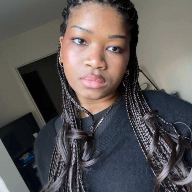 Babysitter in Suresnes: Victoria