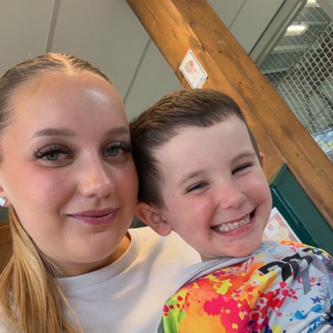 Babysitter in Anderlues: Lola