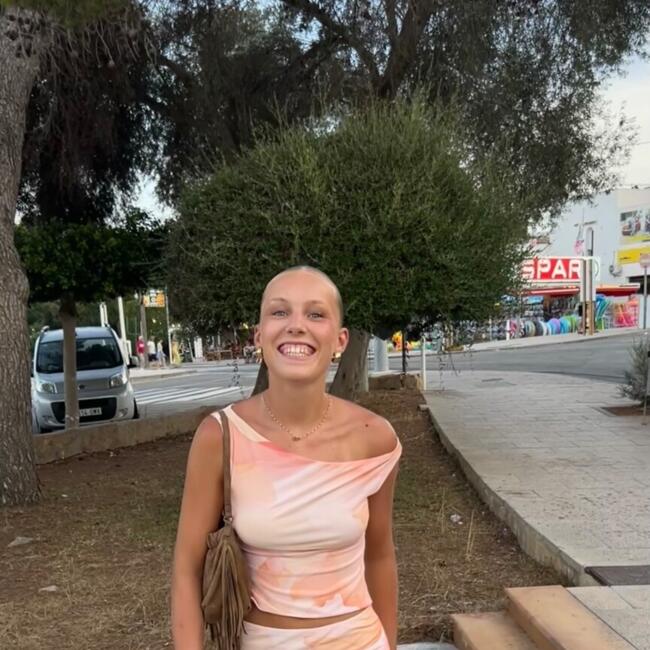 Babysitter in Angers: Ambre