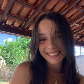 Babysitter in Patos de Minas: Laura