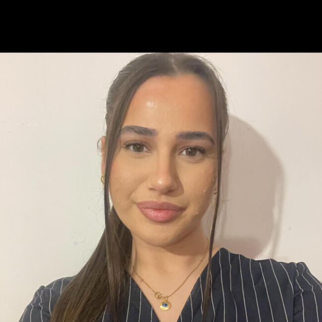 Babysitter in Sheffield: Kimelia