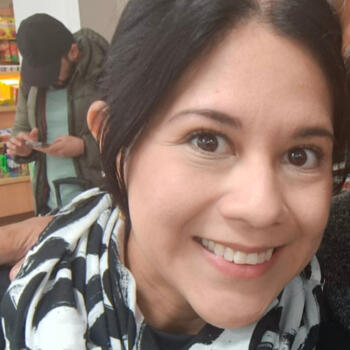 Baby-sitter in Victoria: Ellyde