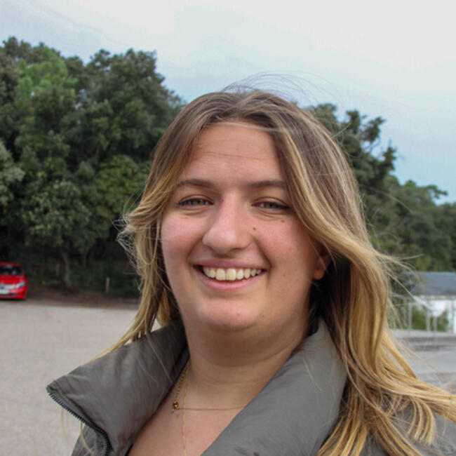 Babysitter in Saint-Cyr-sur-Loire: Elsa