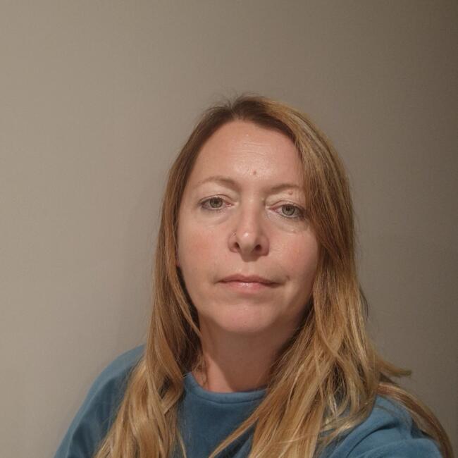 Babysitter in Bévenais: Katia