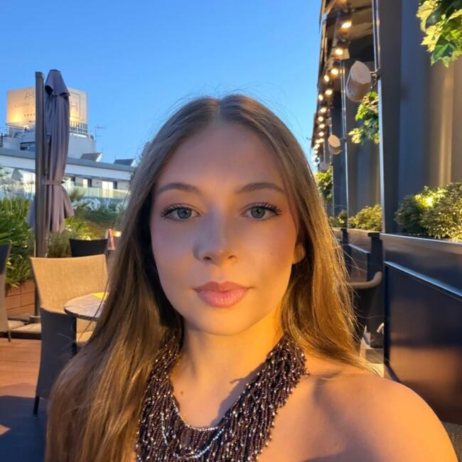 Babysitter in Seville: Lucía