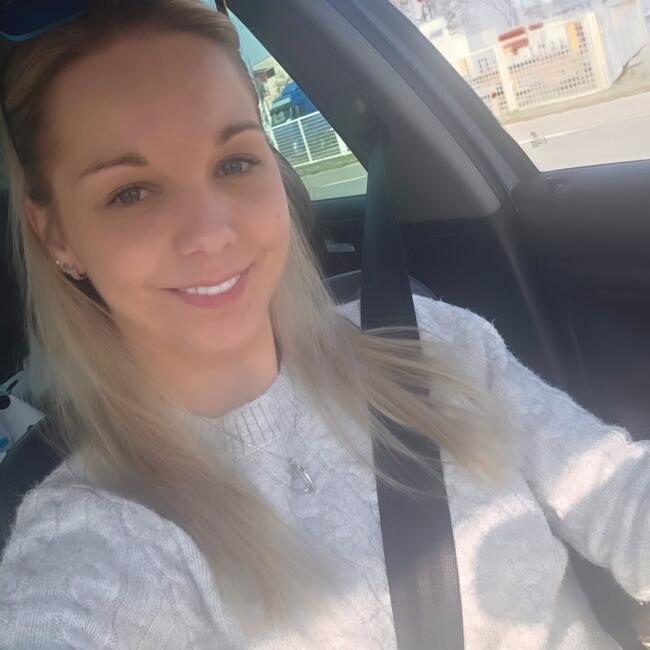 Poptávka hlídání dětí v Hradec Králové: Sarah