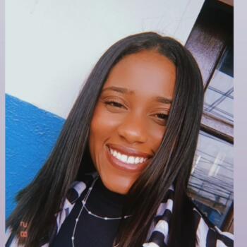 Babysitter in Cabo Frio: Isabele