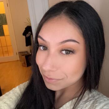Niñera en Surrey: Ariyana