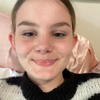 Babysitter in Papakura: Holly