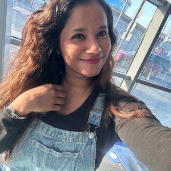 جليسة أطفال في دبي: Sharon