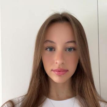 Babysitter in London: Laura