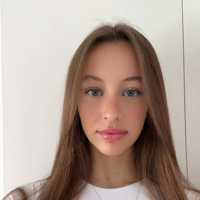 Babysitter in London: Laura