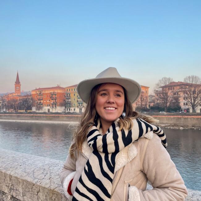 Babysitter em Olhos de Água: Sofia