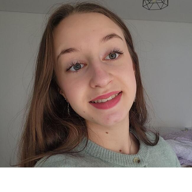 Babysitter in Montfort-le-Gesnois: Akina