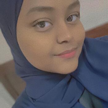 جليسة أطفال في الريان: Yumna